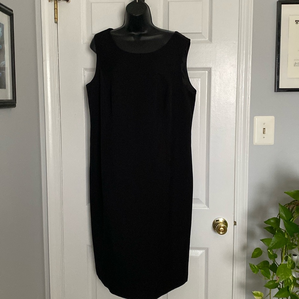 Elegant Black Sleeveless Dress